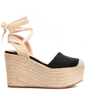 Dames wedges van esparto. Comfortabele pasvorm. Gevoerde inlegzool. Antislip zool. Verstevigde stiksels. Gemaakt door andere merken voor ons merk. Ongeveer afmetingen: 12 cm hak en 6 cm platform.