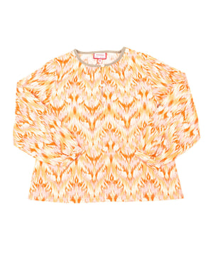 Long sleeved shirt.
 Round neck.
 Half button closure on the front.
 Cuff with button closure.
 Seams seen in tone.
 Composition: 100% cotton
 Care:
- Wash at max. 30ºC.
 - Do not use bleach.
 - Iron at low temperature.
 - Supports dry cleaning.
 - Do not use dryer.