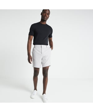 Regular fit, Slip pockets, Belt loops, Zip and button fastening