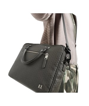 Aktentasche Armani Exchange Relief Homme Schwarz Synthetisch. Authentisches Gepäckstück der Marke Armani Exchange - Streetwear/Sportswear-Design von Armani Exchange - Armani Exchange für Herren Mode, perfekt für den Alltag - Aktentasche Armani Exchange in Schwarz lässt sich hervorragend mit dem Rest Ihrer Garderobe kombinieren - Bequemes synthetisches Material - klassisch - Relief -