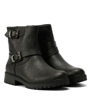 Step out in style with these boots featuring a durable synthetic leather upper, convenient zip fastening, and two adjustable buckle straps for a secure and customizable fit.