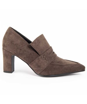 Schuhe mit hohen Absätzen für Frauen. Bequeme Passform. Gepolsterte Innensohle aus Naturleder. Hergestellt von anderen Marken für unsere Marke. Ungefähre Maße: 8 cm Absatz.