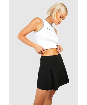 A pair of shorts that resemble a skirt...what more could a girl want? Designed to give you a bit more freedom while still looking cute, this skort is the perfect combination of style and practicality. From floaty skorts for summer days to white skorts perfect for showing off those bronzed pins, just team with chunky trainers and a crop top and your go-to off duty look is sorted. Summer styling has literally never been this easy. From trending cargo skorts to floaty printed options, shop it all on boohoo.Style: SkortsFabric: BengalineLength: Short