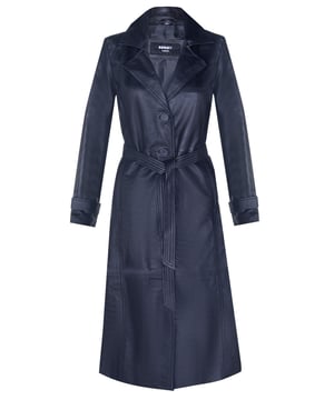 Geniet van tijdloze elegantie met onze leren damestrenchcoat over de hele lengte. Deze jas is gemaakt van ultrazacht schapennappaleer en voelt luxueus en soepel aan op je huid. Het beschikt over twee verticale buitenzakken in de taille, die een vleugje functionaliteit en stijl aan het ontwerp toevoegen. De jas wordt compleet geleverd met een tailleriem die niet alleen je figuur accentueert, maar ook een aanpasbare pasvorm mogelijk maakt, waardoor een flatterend silhouet ontstaat. Belangrijke ontwerpkenmerken:  Ã‚Â De constructie van ultrazacht schapennappaleer zorgt voor een luxueus en soepel gevoel. Twee verticale buitenzakken op de taille bieden functionaliteit en stijl, perfect om essentiële spullen in op te bergen of je handen te verwarmen.  li> De tailleriem zorgt voor een getailleerde en flatterende pasvorm, waardoor je figuur wordt benadrukt. Een ontwerp met één rij knopen en drie knopen straalt verfijning en veelzijdigheid uit, geschikt voor verschillende gelegenheden.  >De kraag in overhemdstijl en de manchetten met knoopriem voegen klassieke en stijlvolle details toe, waardoor de algehele look van de jas naar een hoger niveau wordt getild.  Ontworpen met een enkele ventilatieopening voor bewegingsvrijheid en ademend vermogen, onze damesjas Leren trenchcoat over de volledige lengte is een tijdloos kledingstuk dat zowel stijl als comfort garandeert. Stap uit in gratie en vertrouwen met dit voortreffelijke stuk.