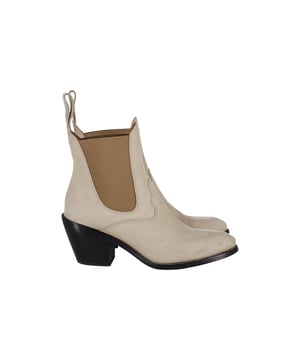 VINTAGE, RRP AS NEW
Enhance your style with these chic Chloé ankle boots. Crafted in beige suede, they are accented with contrasting black heels. Elasticated inserts ensure a comfortable and secure fit while the Cuban heel offers a feminine lift. Includes box.
Chloé Ankle Boots in Beige Suede
Condition: good
Color: beige
Material: Suede
Size: 37.5
Sign of wear: wear on soles
SKU: 255674