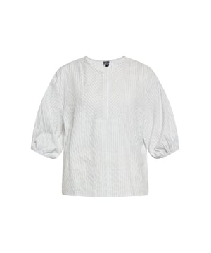Omarm een ​​moeiteloze stijl met deze wijde blouse, met een ronde hals en een knoopsluiting aan de voorkant. De 3/4 bisschopsmouwen voegen elegantie toe, terwijl het geweven strepenpatroon de casual uitstraling versterkt. Dit veelzijdige kledingstuk is perfect voor elke gelegenheid en combineert naadloos comfort en verfijning. Niemand kan de ontspannen charme weerstaan!  Blouse