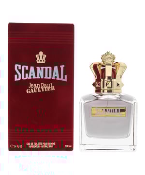 Scandal Pour Homme ist ein holziger Amberduft, der 2021 von Jean Paul Gaultier auf den Markt gebracht wurde. Der Duft wurde von Quentin Bisch, Christophe Raynaud und Nathalie Gracia-Cetto kreiert, die Kopfnoten aus Muskatellersalbei und Mandarine kombinierten, die auf einer süßen Basis aus Karamell und Tonkabohne sitzen. In der Basis des Duftes befindet sich eine Note von Vetiver. Der Duft kombiniert sehr gut Kräuter- und süße Noten, mit nur einem Hauch von Rauch. Die Süße verleiht ihm einen sehr ansprechenden Duft und er hat eine sehr moderne Ausstrahlung mit großartiger Silage und fantastischer Langlebigkeit. Er ist fantastisch bei dem kühleren Wetter im Herbst und Winter und eine brillante Wahl für einen Abend in der Stadt.