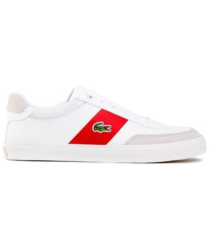 Mens white Lacoste court master trainers, manufactured with leather and a rubber sole. Featuring: court style, suede toe guard, iconic croc branding, ortholite insole and branded tongue/heel.