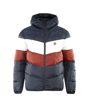 Lyle & Scott Colourblock Puffer Jacke Marineblau. Mit der Lyle & Scott Jacke trotzen Sie den Elementen mit Stil. Dieser elegante Mantel ist so konzipiert, dass er zu fast jedem Outfit gut aussieht. Setzen Sie ein Zeichen mit einer Jacke, die gut aussieht und Sie vor den Elementen schützt. Lyle & Scott Marineblauer Mantel, mit Kapuze, 100% Polyester. Zentraler Reißverschluss, 2 Taschen. Normale Passform, Passgenauigkeit, Markenemblem vorne links auf der Brust. Stil: JK1200V Z766