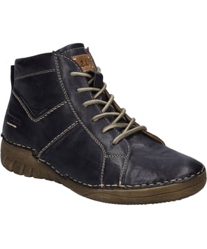 Hergestellt ist die Stiefelette aus strapazierfähigem Nappa-Leder. Das Modell Felicia 01 bietet einen komfortablen Einstieg dank praktischer Schnürung. Unsere Felicia 01 hat eine herausnehmbare Sohle damit Du gegebenenfalls Deine eigenen Einlagen nutzen kannst. Die aufwändige Handnaht überzeugt zudem qualitativ. Weite G ist perfekt für alle normale Füße. Wenn für Dich Freiheit an erster Stelle steht, dann ist Felicia 01 der richtige Schuh für Dich.