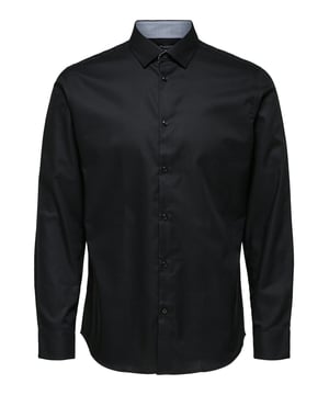 Das Hemd von Selected Homme ist ein vielseitiges Must-have für jeden Herrenkleiderschrank. Es zeichnet sich durch einen eleganten Kent-Kragen und eine durchgehende Knopfleiste aus. Der gerundete Saum und die geknöpften Manschetten verleihen dem Hemd eine klassische Note, während der Slim-Fit-Schnitt für eine moderne Silhouette sorgt. Gefertigt aus hochwertigen Materialien, bietet das Hemd einen hohen Tragekomfort. Ob unter einer Anzugjacke bei der Arbeit oder leger in der Freizeit getragen - dieses Hemd passt zu fast jedem Anlass.