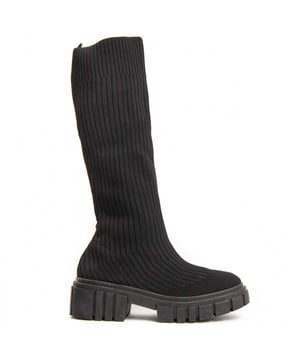 Dameslaars met plateauzool. Comfortabele pasvorm. Gemaakt van veganistische materialen. Gemaakt door andere merken voor ons merk. Afmetingen bij benadering: 5 cm hak, 3 cm plateau, 37 cm hoog en 10 cm breed.