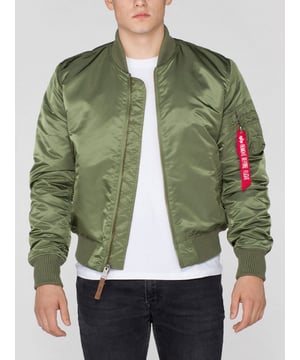 MA-1 VF 59 vintage fit bomberjack. Bovenstuk: Flight Nylon Pasvorm: Slim Fit Oranje voering Kokerzak Buitenkant: 100% Nylon Voering: 100% Nylon Vulling: 100% Polyester