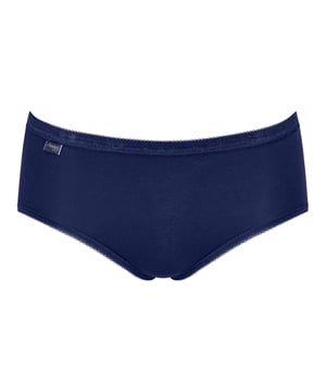 Dieser Damen-Midi-Slip vereint Komfort und feminine Eleganz in einem alltagstauglichen Design. Hergestellt aus weichem Baumwollstretch, bietet er eine anschmiegsame Passform und hervorragenden Tragekomfort. Der mittlere Taillenbund und der elastische Bund sorgen für einen sicheren Sitz, während der höhere Beinausschnitt eine schmeichelhafte Silhouette betont. Ein gewebtes Label am Bund setzt einen dezenten Akzent, während der feine spitzenbesetzte Saum dem Slip eine zarte, feminine Note verleiht. Im praktischen Dreierpack erhältlich, bietet er eine Auswahl an verschiedenen Farben für Abwechslung in Ihrer Unterwäschekollektion. Perfekt für Frauen, die Wert auf Stil, Komfort und Funktionalität legen. Ein idealer Begleiter für den Alltag, der stets angenehm zu tragen ist.
