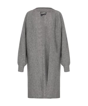Entdecken Sie eine stilvolle Ergänzung für Ihre Garderobe mit dieser knielangen Strickjacke. Die gerippte Textur und das sichtbare Strickmuster sorgen für wohlige Wärme – perfekt für kühlere Tage. Das offene Design und die lockere Passform schaffen eine lässige Silhouette, während der runde Halsausschnitt und die überschnittenen Schulternähte mühelosen Stil verleihen. Subtile Rippdetails an Saum, Bündchen und Vorderseite runden das Design ab.  Cardigan