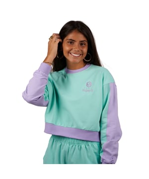 Short sweatshirt Superb.
 Round neckline with ribbed finish.
 Brand embroidery on the front.
 Cuffs and hem with ribbed finish.
 Seams seen in tone.
 Composition: 96% Cotton, 4% Elastane.
 Care:
- Wash at max. 40ºC.
 - Do not use bleach.
 - Iron at low temperature.
 - Do not dry clean.
 - Do not use dryer.