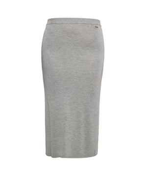 Dieser elegante Midi-Bleistiftrock hat eine schmale Passform und ist perfekt für einen schicken und klassischen Look. Es ist aus Strick gefertigt und bietet mit seinem dehnbaren Bund Komfort und Flexibilität. Das klare Design macht es vielseitig für verschiedene Anlässe, während das dezente Markenemblem dem Stück einen Hauch von Raffinesse verleiht.  Felsen