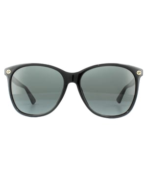 Gucci zonnebrillen GG0024S 001 Black Gray zijn een super stijlvol minimalistisch ontwerp met het klassieke in elkaar grijpende GG Gucci -logo aan de voor tempels en bijenontwerp op de tempeltips.