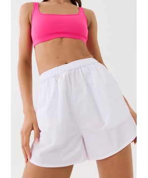 Relaxed fit leisure short with a satin feel. Back & side seam pockets