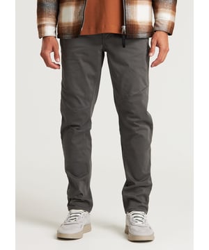 Fit & Material The Resa.L Magnus is a slim fit chino model with 2-way stretch and 3D shaped legs. This chino is made from a cotton/elastane mix, making it airy and giving it a soft feel. The Resa.L Magnus is designed to fall over the ankles onto the shoes.  Details This 5-pocket chino features 2 side pockets, 2 back pockets with button closures, and 2 thigh pockets with button closures. The fly is equipped with a zipper.  Specs Regular fit Chino Zipper fly Soft feel 5-pocket CHASIN’ details