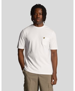Esta camiseta blanca lujosamente confeccionada aportara un toque de sofisticacion a tu guardarropa. Confeccionada con el estilo atemporal de Lyle & Scott. Camiseta blanca Lyle & Scott. Hecho en India, 100% algodon, Logotipo de la marca en el pecho, Cuello redondo, Ajuste regular, Se ajusta a la talla real, Insignia de la marca en el pecho izquierdo, Estilo: TS2006V 626