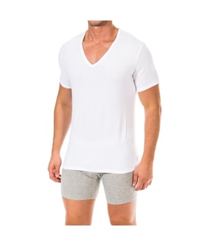 Pack-2 Calvin Klein Short Sleeve T-Shirts. 
 White color. 
 Made of elastic cotton. 
 Spout neck with ribbed finish. 
 Personalized fabric tag by the mark, on the bottom side. 
 Comfortable and breathable fabric. 
 Stitched seams. 

 Composition: 
 - 95% Cotton. 
 - 5% Elastane. 

 Washing instructions: 
 -Wash the max. 40 ° C. 
 -Do not use bleach. 
 -Washing dry cleaning. 
 -Does use dryer. 
 -Turn to max. 130 ° C.
