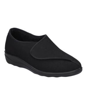 Para que tus pies no se enfríen incluso en los días gélidos, nuestras zapatillas está forradas con felpa. La práctica cremallera facilita el acceso en las zapatillas. La construcción Strobel permite utilizar sus propias plantillas. Nice 105 ofrece a los pies un ajuste extra gracias a la anchura H. Sigue tu camino con la acompañante acogedora para el hogar.