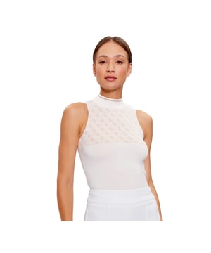 T-Shirt Guess Beau Femme Weiß Baumwolle. Authentisches Kleidungsstück der Marke Guess - Streetwear/Sportswear Design von Guess - Guess für Damen, modisch und perfekt für den Alltag - Das weiße Guess T-Shirt lässt sich hervorragend mit dem Rest Ihrer Garderobe kombinieren - bequemer Baumwollstoff - klassisch - schön -