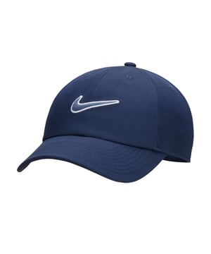100% Polyester. Marke: Nike. Gewebe: Weiche Haptik, Twill, gewebter Stoff. Design: Swoosh. Tri-Glide-Verschluss. Ösen: 6. Design mit 6 Segmenten, 8-reihige Naht, Oben mit Knopf, Mit gebogenem Rand, Mit umstickten Ösenlöchern, Strukturiert.