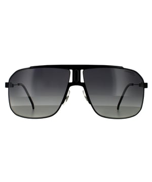 Die Carrera Sonnenbrille 1043/S/807 WJ Black Grey Gradient Polarised ist ein typischer Carrera-Stil mit großen Gläsern, C-Logo-Brücke und Carrera-Branding auf den Gläsern und Bügeln.