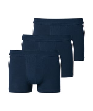 Entdecken Sie den perfekten Mix aus Komfort und Stil mit den Schiesser Boxershorts für Herren im praktischen Dreierpack. Diese Boxershorts bieten durch ihren elastischen Bund und die körpernahe Passform einen sicheren Halt und ein angenehmes Tragegefühl den ganzen Tag über. Der dezente Logobund setzt dabei einen modernen Akzent und unterstreicht das zeitlose Design.  Hergestellt aus hochwertigen Materialien, garantieren die Boxershorts nicht nur Langlebigkeit, sondern auch ein besonders weiches Gefühl auf der Haut. Ob für den Alltag, beim Sport oder als bequeme Nachtwäsche - diese Boxershorts passen sich jeder Situation perfekt an und sorgen stets für ein Gefühl von Frische und Wohlbefinden.  Mit Schiesser setzen Sie auf bewährte Qualität und erstklassigen Tragekomfort, der Sie rundum überzeugt. Der Dreierpack bietet zudem ein ideales Preis-Leistungs-Verhältnis und ist ein Muss für jeden Kleiderschrank. Gönnen Sie sich das Plus an Komfort, das Sie verdient haben, und erleben Sie Unterwäsche, die jeden Tag zu einem angenehmen Erlebnis macht.