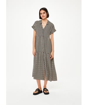 This stylish Link Check Dress in Multi blurs the line between classic and contemporary, perfect for every season's occasions.