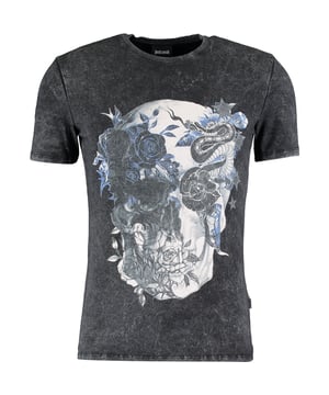 Just Cavalli S03GC0367 900 N20543 T-Shirt. Just Cavalli Schwarzes T-Shirt. 92% Baumwolle und 8% Elasthan. Großes Totenkopfmotiv auf der Vorderseite mit Blumendekor. Rundhalsausschnitt. Blaues Motiv um den Schädel