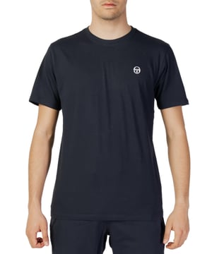 Merk: Sergio Tacchini Geslacht: Mannen Type: T-shirts Seizoen: Lente/Zomer PRODUCTDETAIL &bull; Kleur: blauw &bull; Patroon: effen &bull; Sluiting: instap &bull; Mouwen: kort &bull; Halslijn: ronde hals SAMENSTELLING EN MATERIAAL &bull; Samenstelling: -100% katoen &bull; Wassen: machinewas op 30°