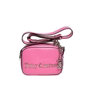 Bolso Crossbody Juicy Couture: Elegante y moderno

Elegante y moderno, este bolso crossbody está confeccionado en suave piel sintética. El logotipo plateado de Juicy Couture añade un toque de glamour, mientras que el cierre de cremallera garantiza la seguridad de tus pertenencias. Su diseño compacto lo hace perfecto para cualquier ocasión.

Dimensiones: 19 x 6 x 14 cm