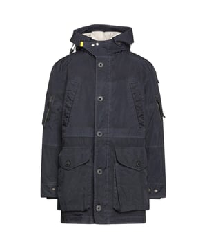 Parajumpers Felix marineblauw parka donsjack. Parajumpers blauwe jas. Felix jas 736 (Phantom) PM JCK PR03 parka donsjack. Ritssluiting met ritssluiting met knopen, donsjackvulling 90% eendendons, 10% eendenveren. Zakken met knoopsluiting. Stijl - Felix 736