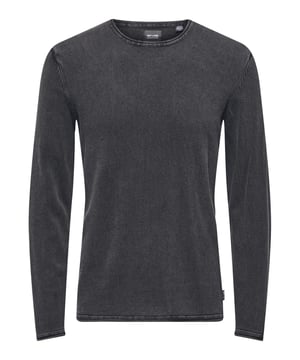 Der Pullover für Herren der Marke ONLY & SONS ist sehr bequem und sitzt optimal.