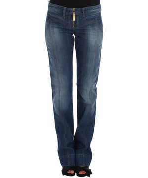 Marca: Just Cavalli  
Estilo: Bootcut  
Color: Azul lavado  
Material: 98% Algodón 2% Elastano  
Cierre: Cremallera  
Detalles del logo