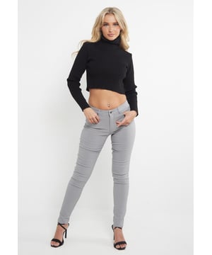 MYT Skinny Super Stretch chinobroek voor dames. Superstretch voor extra comfort. Knoopsluiting, ritssluiting. Merkknoop en klinknagels. 70% viscose, 26% polyamide, 4% elastaan. Mag in de wasmachine. Ideaal voor vrijetijds- en kantoorkleding.