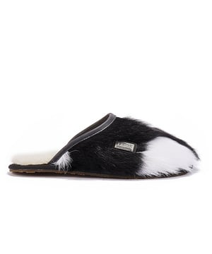 Closed mule slipper with super soft goat fur outer and cosy, pure sheepskin lining.
