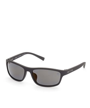 Lunettes de soleil Timberland rectangulaires pour homme en gris.- Construction en plastique.- Forme rectangulaire avec un seul pont.- Monture intégrale.- Option de revêtement miroir pour certaines couleurs. - avec un revêtement antireflet à l'arrière pour certaines couleurs.- Livré avec un chiffon de nettoyage et un étui de protection.