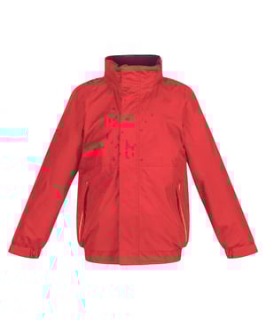Windproof met getapete naden en noppen en aanraakgevoelige stormflappen met verborgen kap en met fleece gevoerde kraag. Elastische manchetten en 2 onderste zakken met rits en een binnenzak. Bedrukt naamlabel binnenin met een verborgen ritssluiting in de voering voor toegang tot het borduurwerk. Ook verkrijgbaar in volwassen maten. Borstomvang (op maat) 3/4 - 23" 5/6 - 23,5" 7/8 - 25" 9/10 - 27" 11/12 - 28" 32" - 32" 34" - 34" 36" - 36". Stof Waterdichte Hydrafort Polyester 250 Series Anti-Pill Fleece Lining Polyamide gevoerde mouwen met Thermoguard Isolatie.