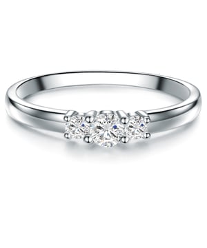 A piece of jewelry that your loved one is sure to enchant: This elegant engagement ring from the 1934 manufactory in 1934 stands for love, solidarity and is timelessly beautiful. The narrow ring rail was decorated with strongly shimmering Topaz Halbedelstein and stands for the great feelings. The stone sparkles sensually in the smallest incidence of light. With her dream woman, the ring will provide bright eyes. In the zero -kommANIX, he becomes her favorite accessory in everyday life, which she proudly presents family and friends. The fairytale ring convinces right away thanks to the radiance of the semi -precious stone. If you are looking for a loving surprise for the woman of your life, you should choose this beautiful ring.
