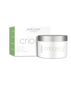 Gel de efecto frío - Body Treatment, para problemas de circulación o varices 200 ml
Ref. PQE01870

Descripción
Gel de efecto frío
Gel hipotérmico con un triple efecto: anticelulítico, reafirmante y relajante de piernas
- Gel anticelulítico: produce una hipotermia en la piel (baja la temperatura) ante la que el cuerpo reacciona quemando grasas, consiguiendo así el efecto deseado
Este tratamiento anticelulítico en frío es especial para personas con problemas de circulación o varices, ya que en estos casos el tratamiento en caliente es desaconsejable porque el calor dilata las venas
- Gel relajante de piernas: se aconseja especialmente a las personas con problemas de circulación y varices, ya que el frío actúa contra la excesiva dilatación de las venas
- El efecto reafirmante se consigue debido a la contracción ocasionada por el efecto frío

Principios activos:
- Guaranina (cafeína y teobromina): ejercen una acción queratolitica sobre los nódulos de grasa, provocando una disminución de los mismos
- Extracto de té verde
- Extracto de viña roja
- Extracto de ginkgo biloba
- Extracto de centella asiática: efectos reafirmante y antiestrías
- Extracto de hiedra: descongestivo y regulador de la circulación
- Extracto de fucus: este alga tiene un gran porcentaje de yodo, el cual aporta el efecto anticelulítico
- Alcohol
- Mentol, alcanfor y eucalipto: provocan el efecto de frío intenso
Contenido
200 ml
Modo de empleo
Aplicar sobre la zona a tratar mediante un suave masaje, hasta su total penetración y envolver en papel osmótico
Para una mayor efectividad, se recomienda su uso a diario
Para tratar piernas cansadas, aplicar por la mañana y antes de acostarse. Se aconseja aplicarlo antes de poner las medias para potenciar su efecto