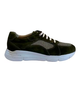 Sneakers aus Serraje-Leder kombiniert mit Gitter, beiger Kordelverschluss mit Ösen, rutschfester Gummiboden mit gebogenem und verstärktem Karr