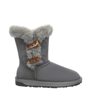 Die Stork horn toggle button Short Boots mit Hornknöpfen sind ideal, um aufzufallen. Die flauschigen Stork Boots sind eine moderne Variante des Klassikers, die Sie in dieser Saison noch wärmer halten wird! Sie lassen sich zu fast allem kombinieren, von Athleisure bis zu fließenden Kleidern.
Beschreibung:
Obermaterial Wildleder
Warmes Schafsfell-Woll-Futter
Weiche Innensohle aus Schafwolle
TPR-Sohle
Technologien:
Wasser- und schmutzabweisendes Obermaterial
Rutschhemmende Laufsohle