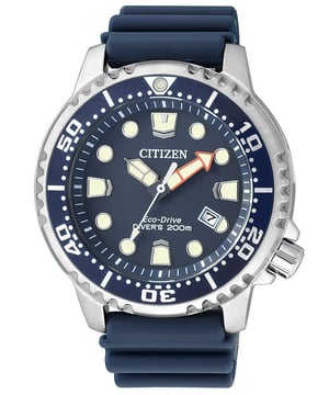This Citizen Promaster Marine Diver Analogue Watch for Men is the perfect timepiece to wear or to gift. It's Silver 43 mm Round case combined with the comfortable Blue Rubber watch band will ensure you enjoy this stunning timepiece without any compromise. Operated by a high quality Eco-Drive movement and water resistant to 20 bars, your watch will keep ticking. This Eco-Drive watches recharges itself in any kind of light, to run forever. This Eco-Drive watch does not require any battery replacement, charging or winding to maintain constant operation. -The watch has a calendar function: Date, Luminous Hands, Luminous Numbers High quality 21 cm length, 21 mm wide, Blue Rubber strap with a Buckle Case diameter: 43 mm, Case height: 11 mm and Case color: Silver Dial color: Blue