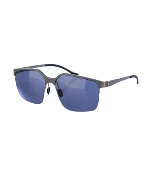 Gafas de sol con montura de acetato.
Montura al aire en la parte inferior.
Color Gris-plata
Forma rectangular.
Lentes de color Gris Oscuro
Patillas de fino acero extremadamente flexible de solo 0,5 mm de grosor, acabadas en acetato.
100% Protección UV. 
Cristales antirreflejo. 

Medidas:
 Alto lente: 46 mm. Ancho lente:58 mm. Puente: 14 mm. Patillas: 140 mm.

Limpiar las gafas con agua y jabón.
- No utilice paños sucios o abrasivos, que puedan alterar las características de los filtros.
- Utilice solo accesorios y repuestos originales.

Incluye: Todos nuestros productos se envían en el interior de su estuche original.