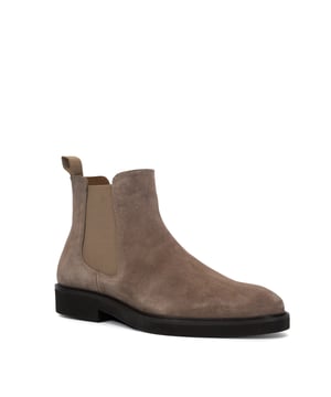 Looking for a new style this season? We love the Crew, a must-have boot featuring a chunky statement sole and timeless round toe. Designed to keep you comfy and stylish all day long, they feature a pull tab for ease when putting on.