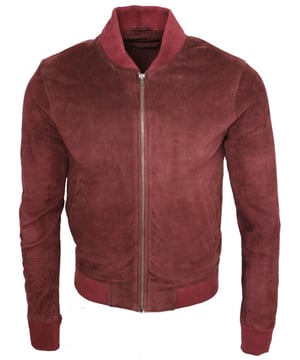 Invierte en un estilo atemporal con esta elegante y moderna chaqueta de cuero confeccionada en gamuza de cabra suave como la mantequilla. Esta chaqueta retro tiene dobladillos y puños elásticos y también un cierre frontal con cremallera para brindar un ajuste más cómodo. Dale el toque final perfecto a tus looks casuales y combina este estilo con jeans y zapatillas altas